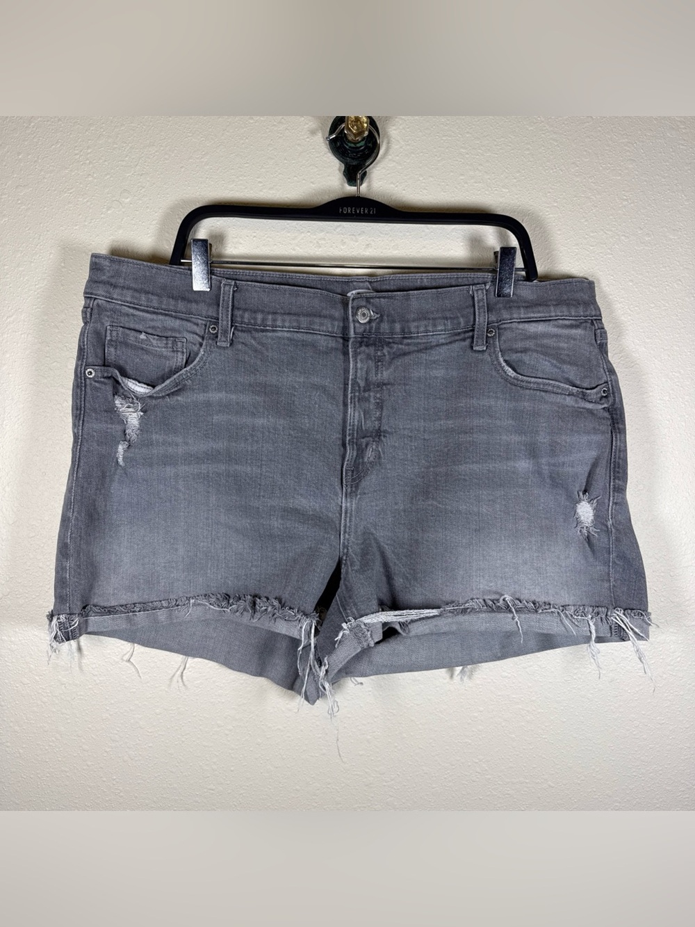 Old Navy Womens OG Straight Hi Rise Gray Shorts Size 22 Distressed Cuffed